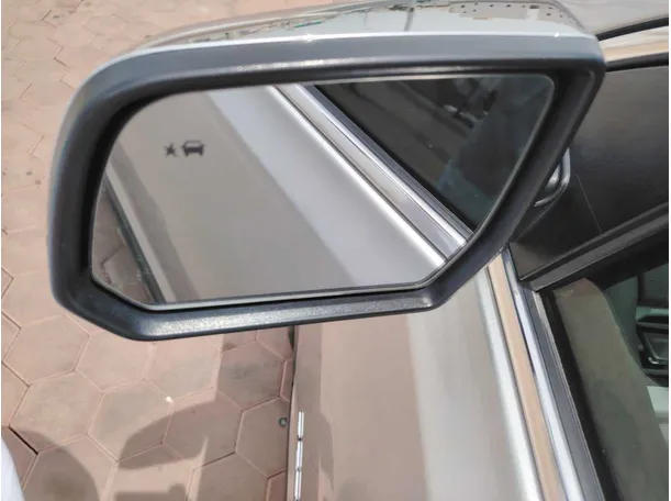 Car image 29