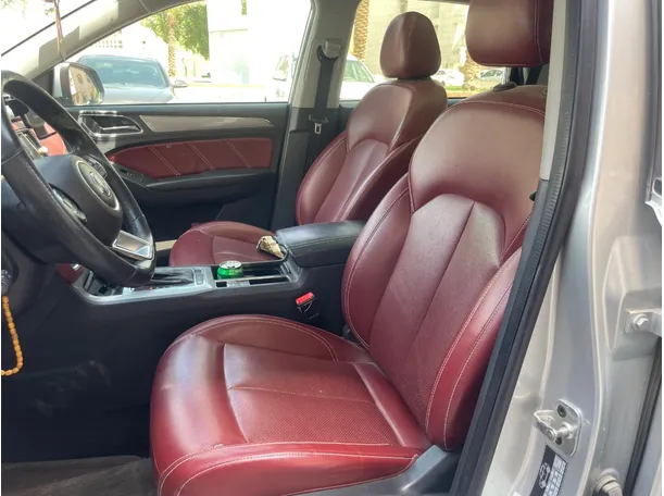 Car image 12