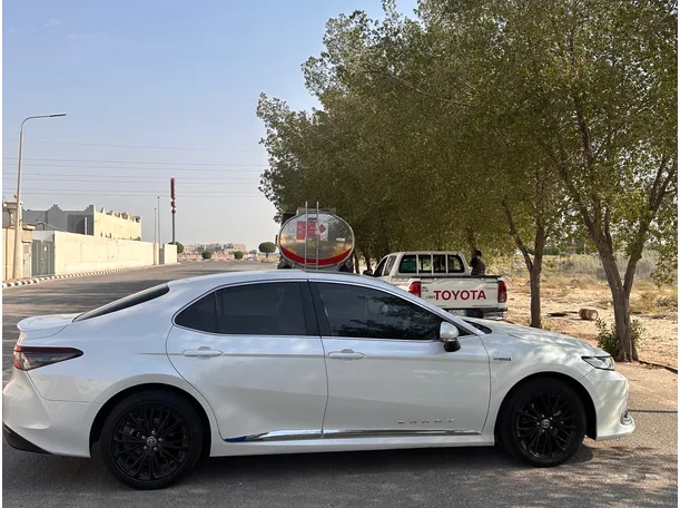Car image 11