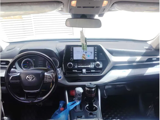 Car image 17