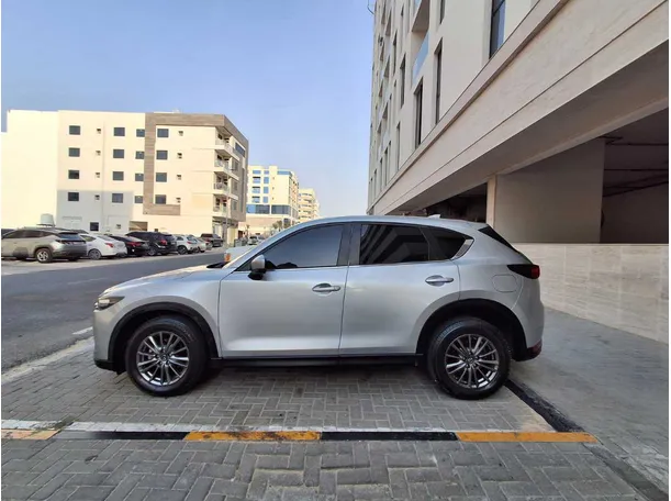 Car image 4