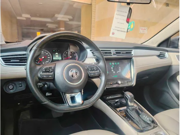 Car image 30