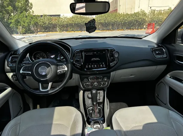 Car image 16