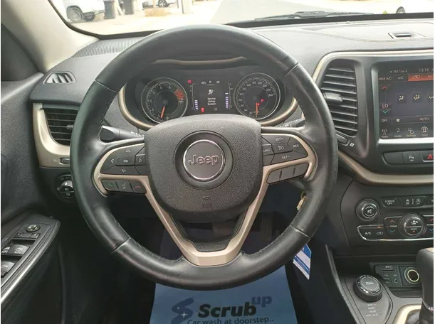 Car image 17
