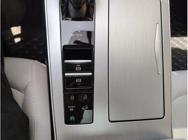 Car image 24