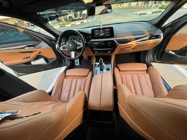 Car image 19