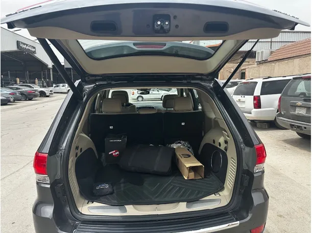 Car image 23