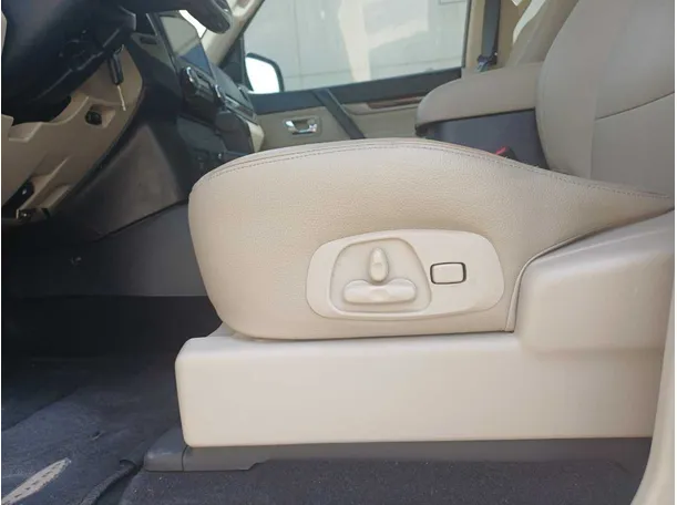 Car image 24
