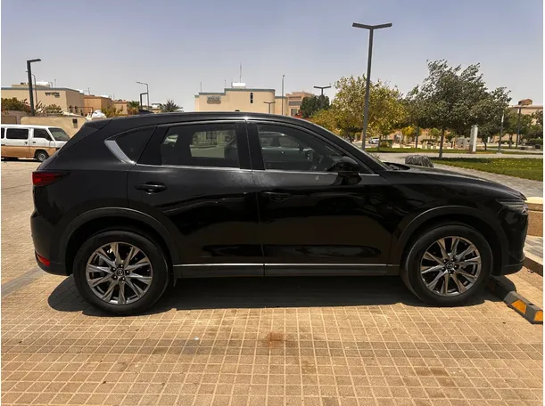 Car image 4