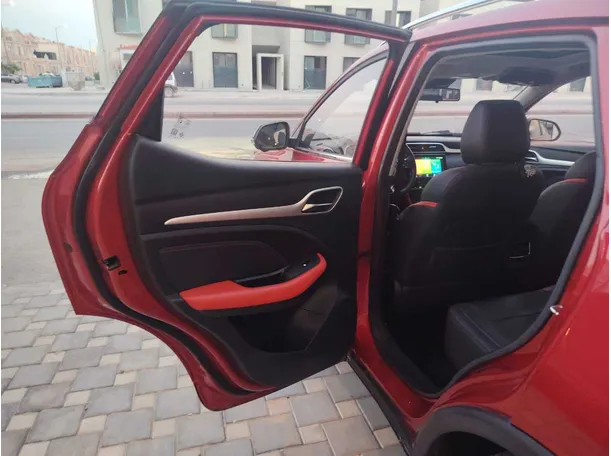 Car image 14