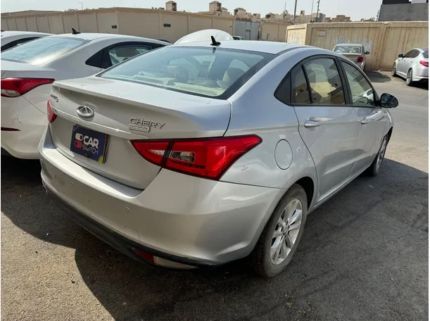 Car image 4