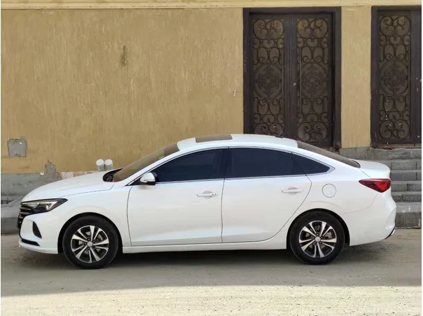 Car image 8