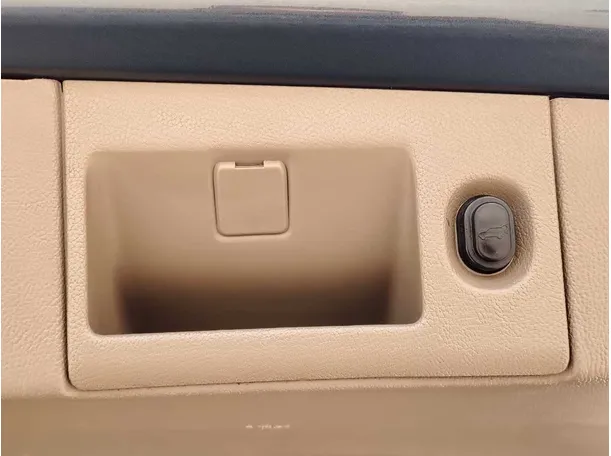 Car image 35