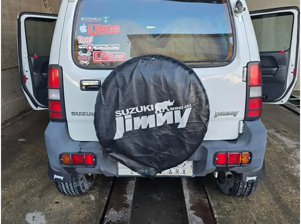 Car image 7