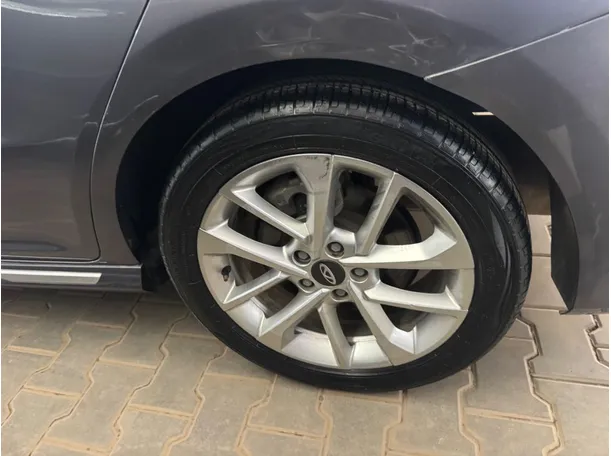 Car image 7