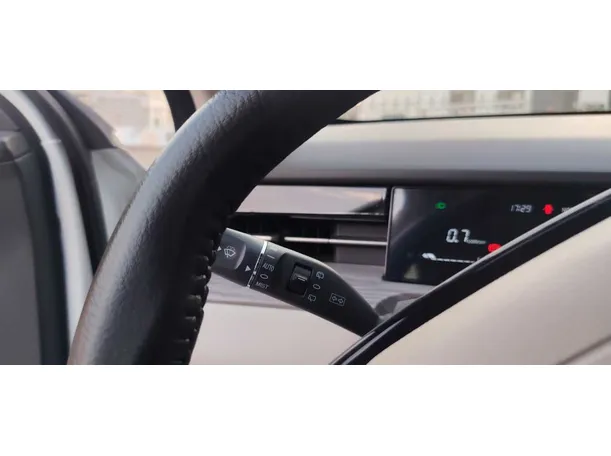 Car image 25