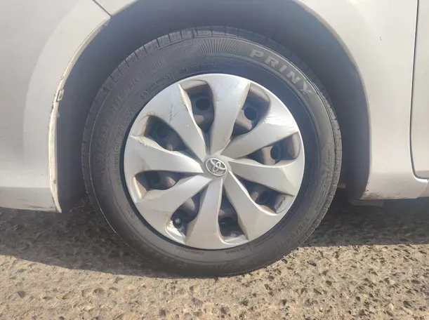 Car image 9