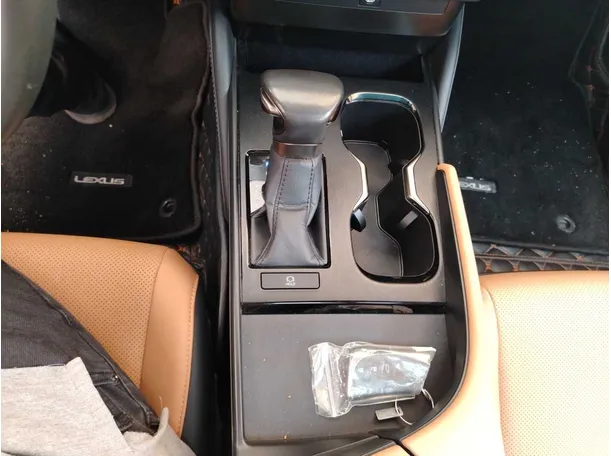 Car image 23