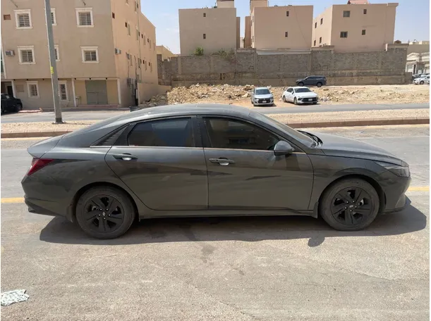 Car image 4