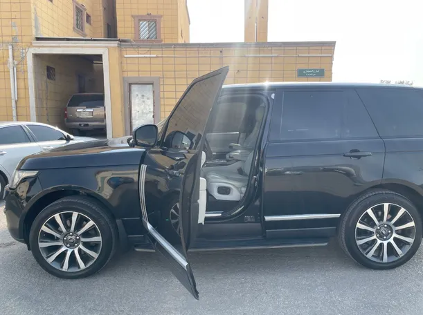 Car image 12