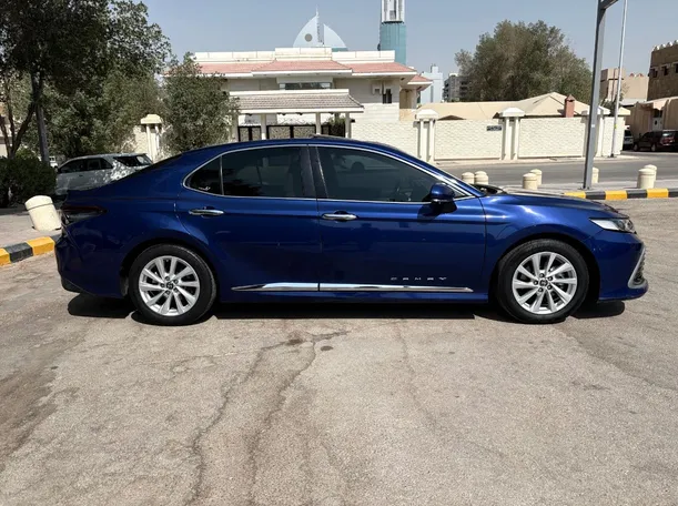 Car image 4