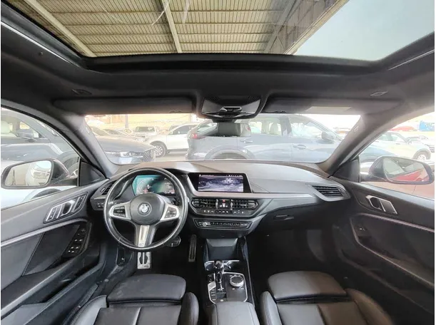 Car image 22