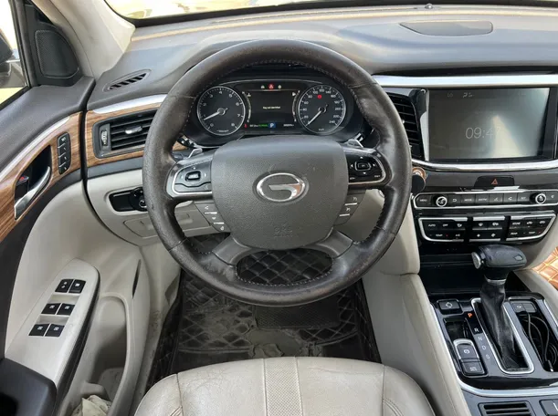 Car image 19