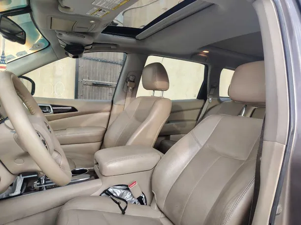 Car image 12