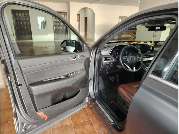 Car image 11