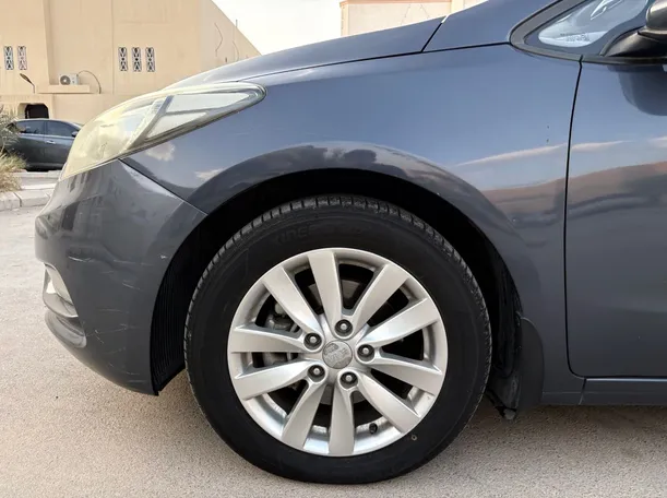 Car image 9