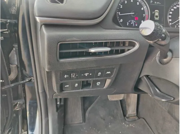Car image 37