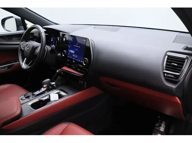 Car image 10