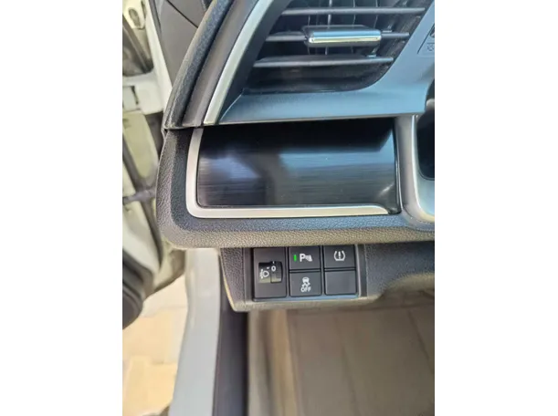 Car image 26