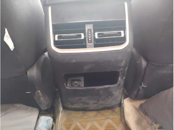 Car image 25