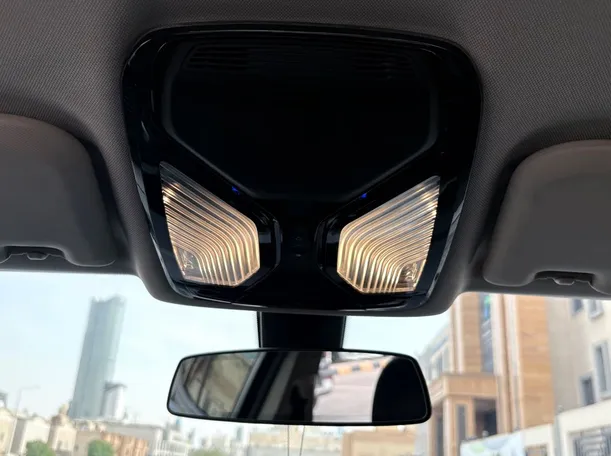 Car image 28