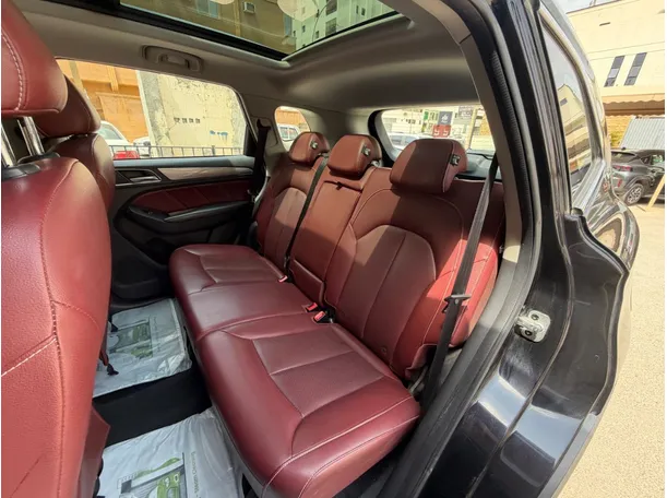 Car image 13