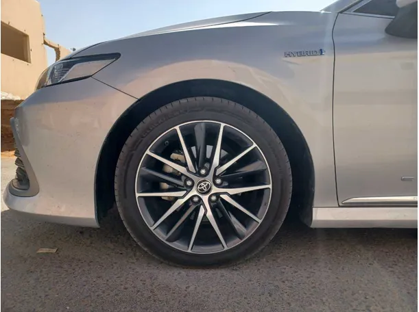Car image 9