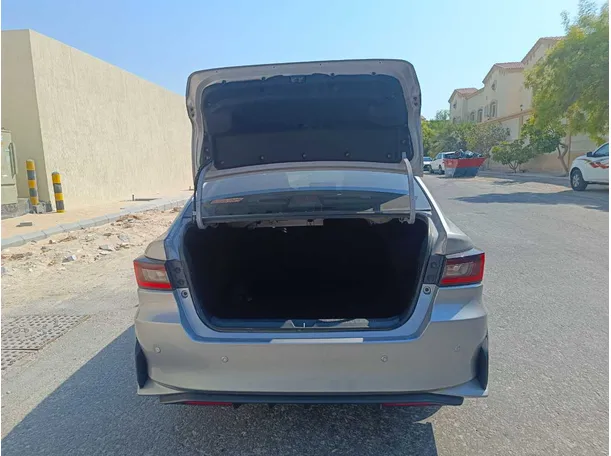 Car image 28