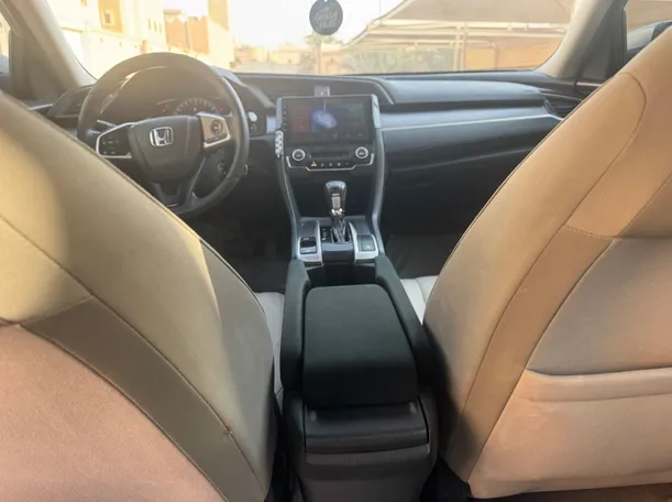 Car image 19