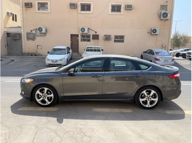 Car image 8