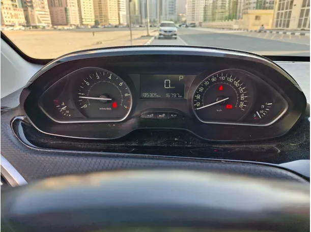 Car image 18