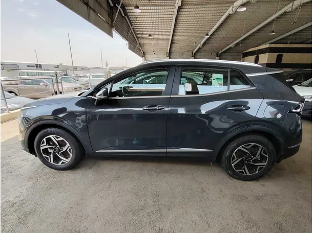 Car image 8