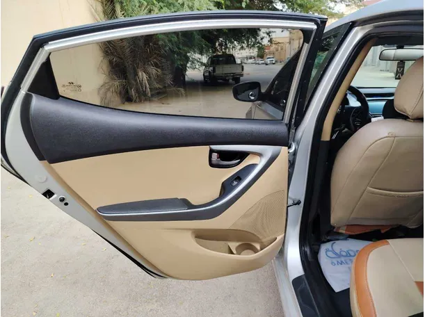 Car image 13