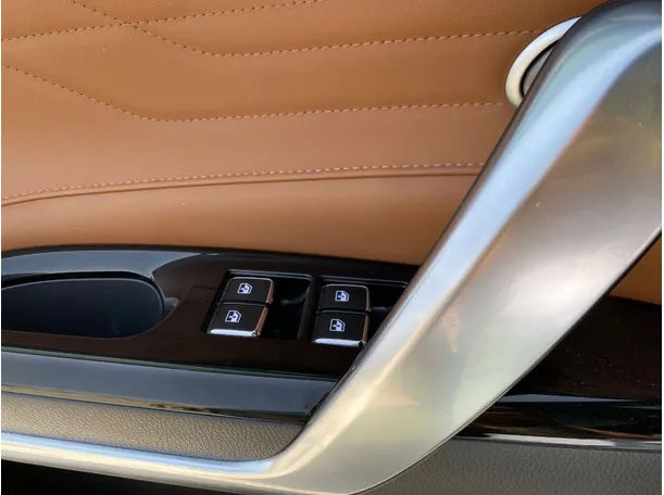 Car image 28