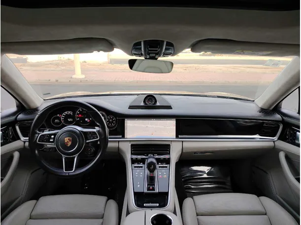 Car image 19