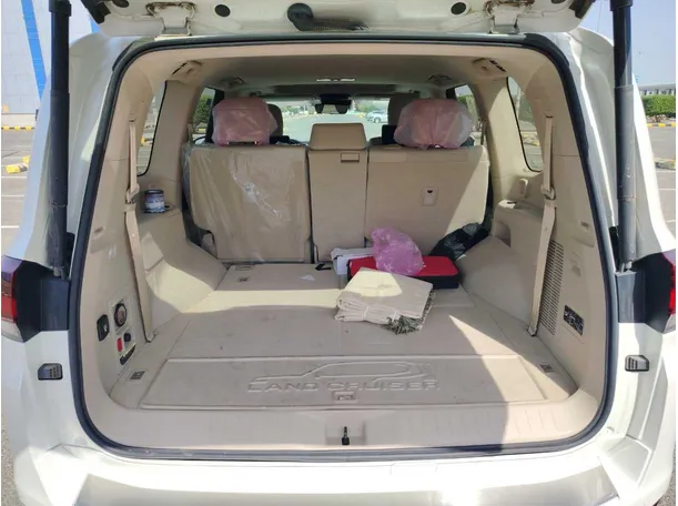 Car image 36