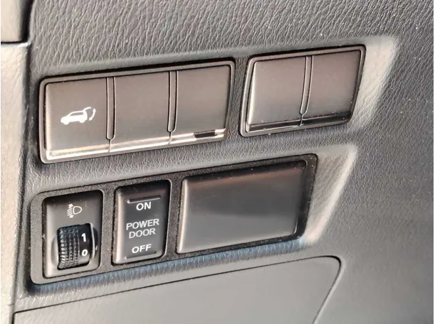 Car image 30