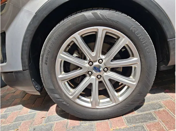 Car image 9