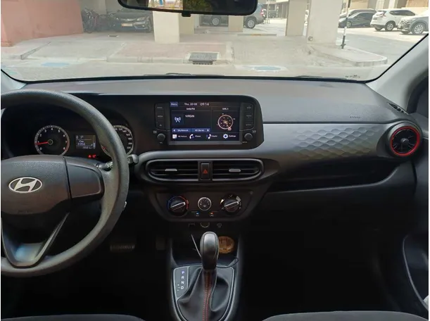 Car image 15