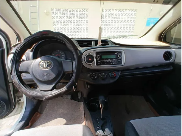 Car image 14